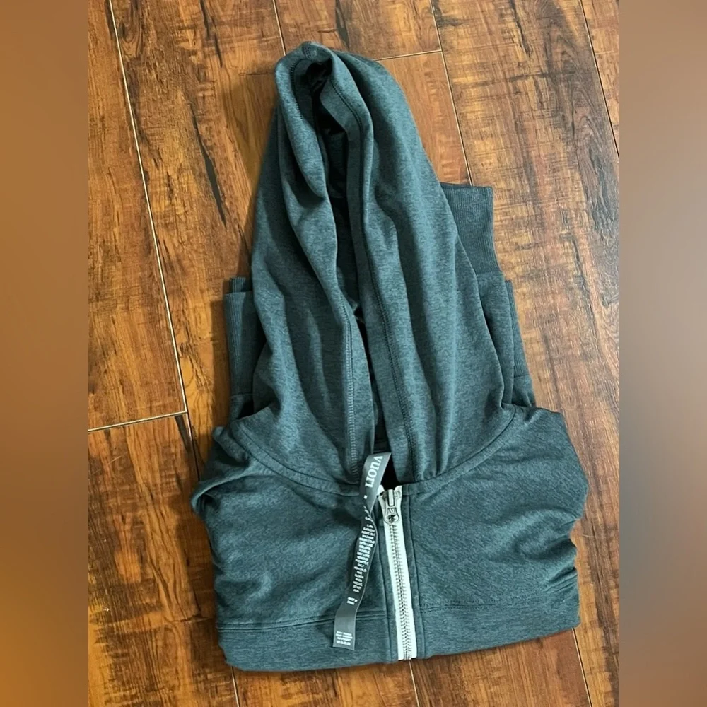 Vuori Halo Half Zip Cropped Hoodie - Picture 5 of 11